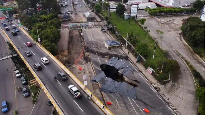 Tras las lluvias se ha reportado el colapso de infraestructura en varias zonas del país. (Foto Prensa Libre: Hemeroteca PL)