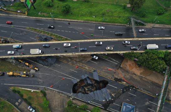 Hundimiento en Villa Nueva: se registran retumbos en la zona, el puente tiene daños y está en riesgo