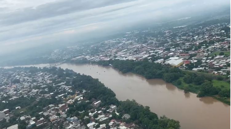 Videos: inundaciones y crecida de ríos afectan a varias localidades del país