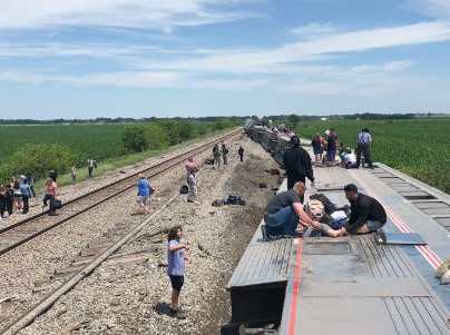 Las imágenes que muestran el tren que se descarriló en el centro de EE. UU. y dejó varios heridos