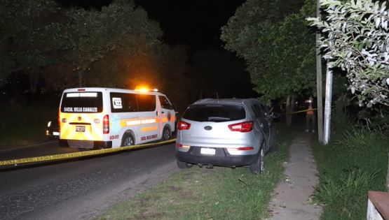 Los cuerpos de dos mujeres con señales de violencia fueron hallados dentro del baúl de un vehículo en Villa Canales. (Foto: Prensa Libre Bomberos Voluntarios)