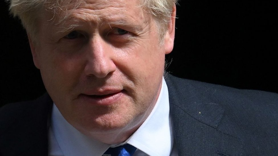 “Vamos a seguir con el gobierno del país”: Boris Johnson se niega a dimitir pese a la grave crisis política que enfrenta