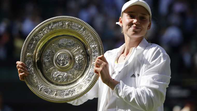 Elena Rybakina ganó la final de Wimbledon ante Ons Jabeur Foto Prensa Libre (EFE)