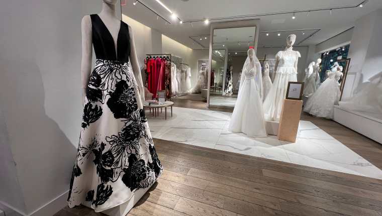 Los vestidos negros de novia se abren paso en Estados Unidos