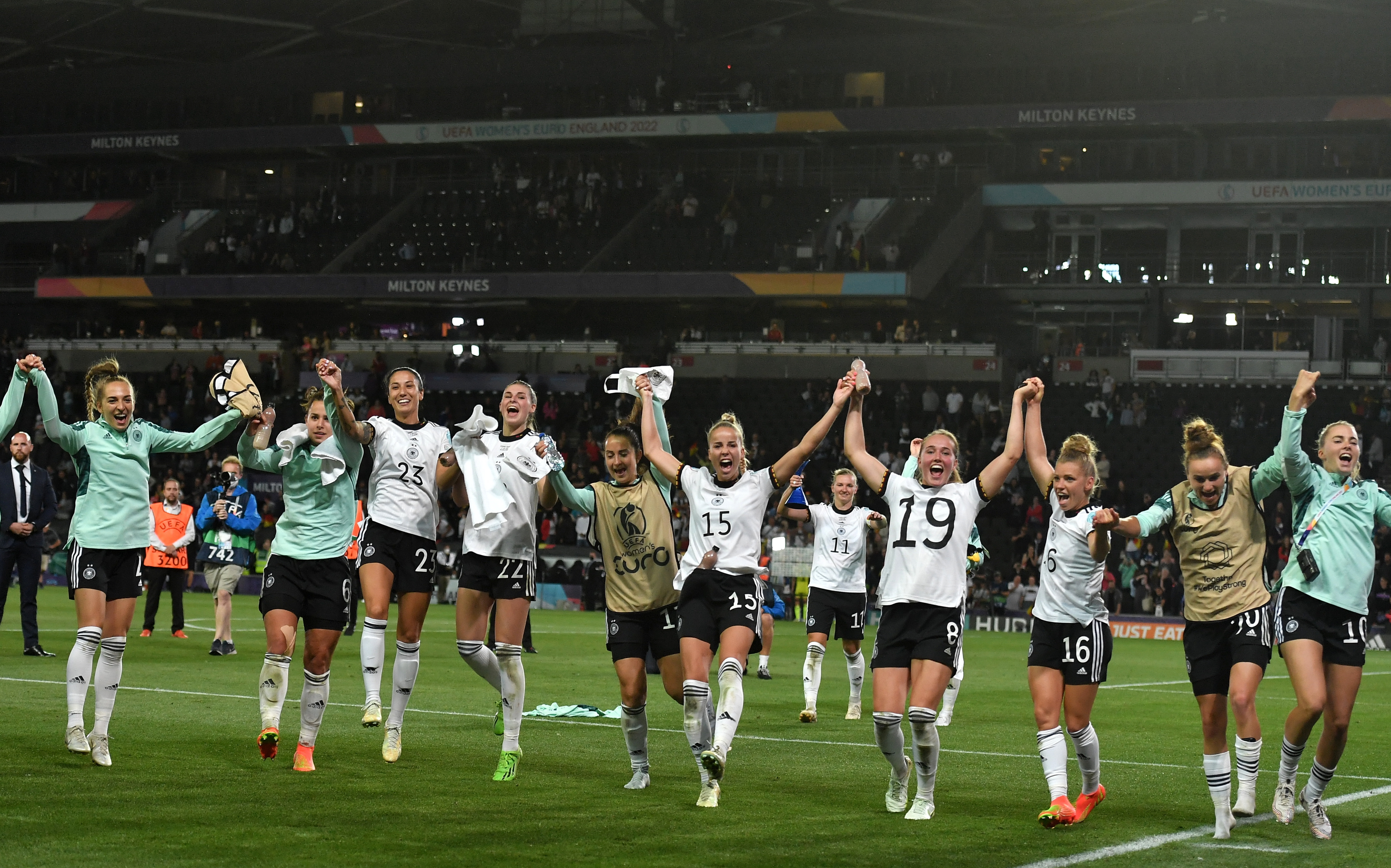 Alemania celebra la victoria ante Francia en las semifinales de la Euro Femenina. Foto Prensa Libre (EFE)
