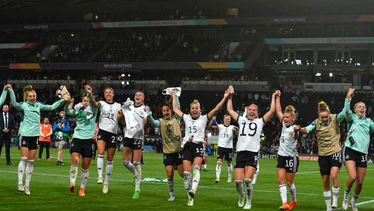 Alemania celebra la victoria ante Francia en las semifinales de la Euro Femenina. Foto Prensa Libre (EFE)