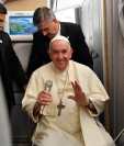 El papa Francisco deja la puerta abierta a la idea de una renuncia y dice que no sería una catástrofe
