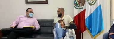 El defensa brasileño sostuvo una reunión con el cónsul Alejandro Martínez Peralta. (Foto Prensa Libre: @EmbaMexGua)