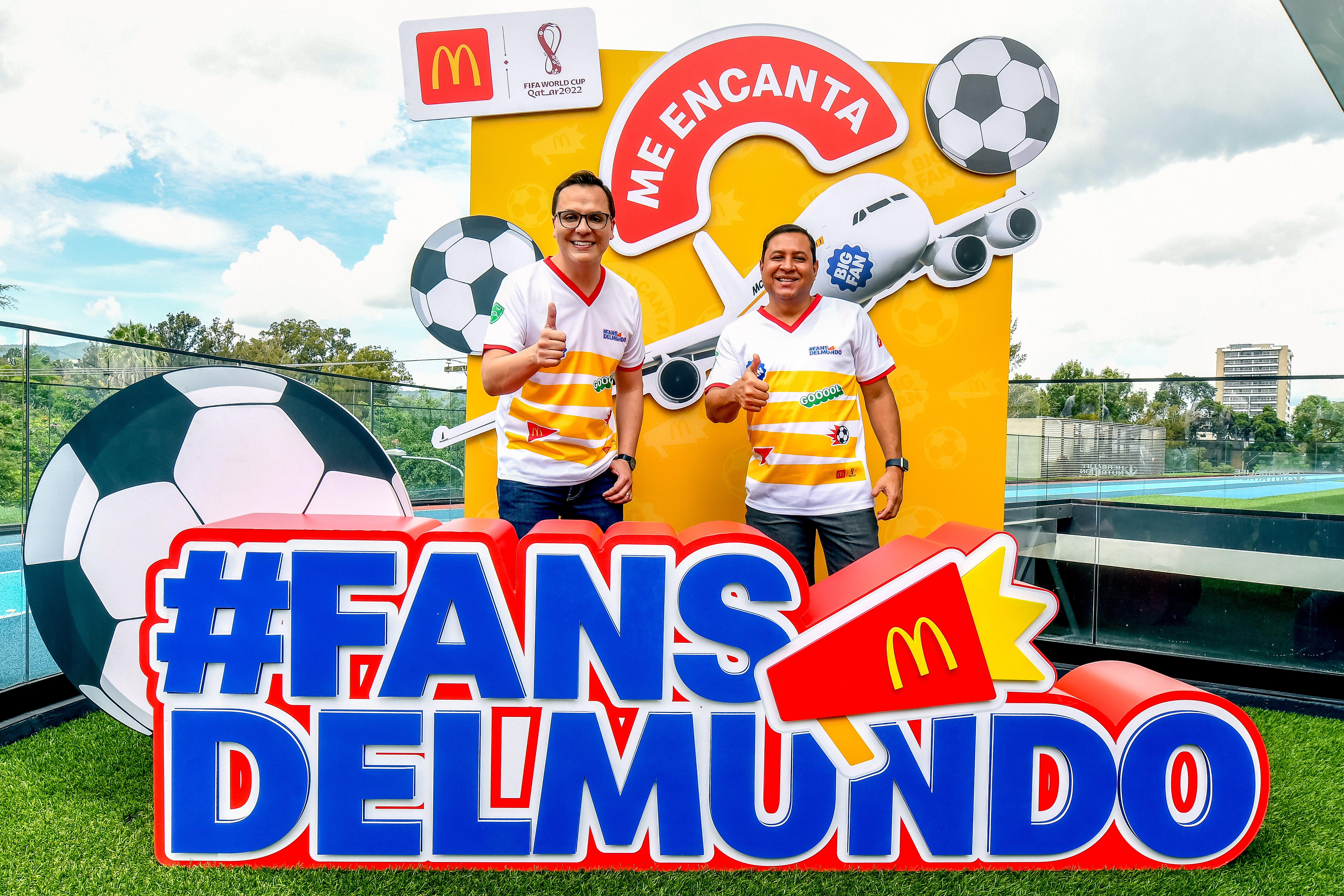 Juan Manuel Rodríguez, gerente de mercadeo y Eddy Gálvez, country manager de McDonald’s Guatemala. Foto Prensa Libre: Sergio Muñoz