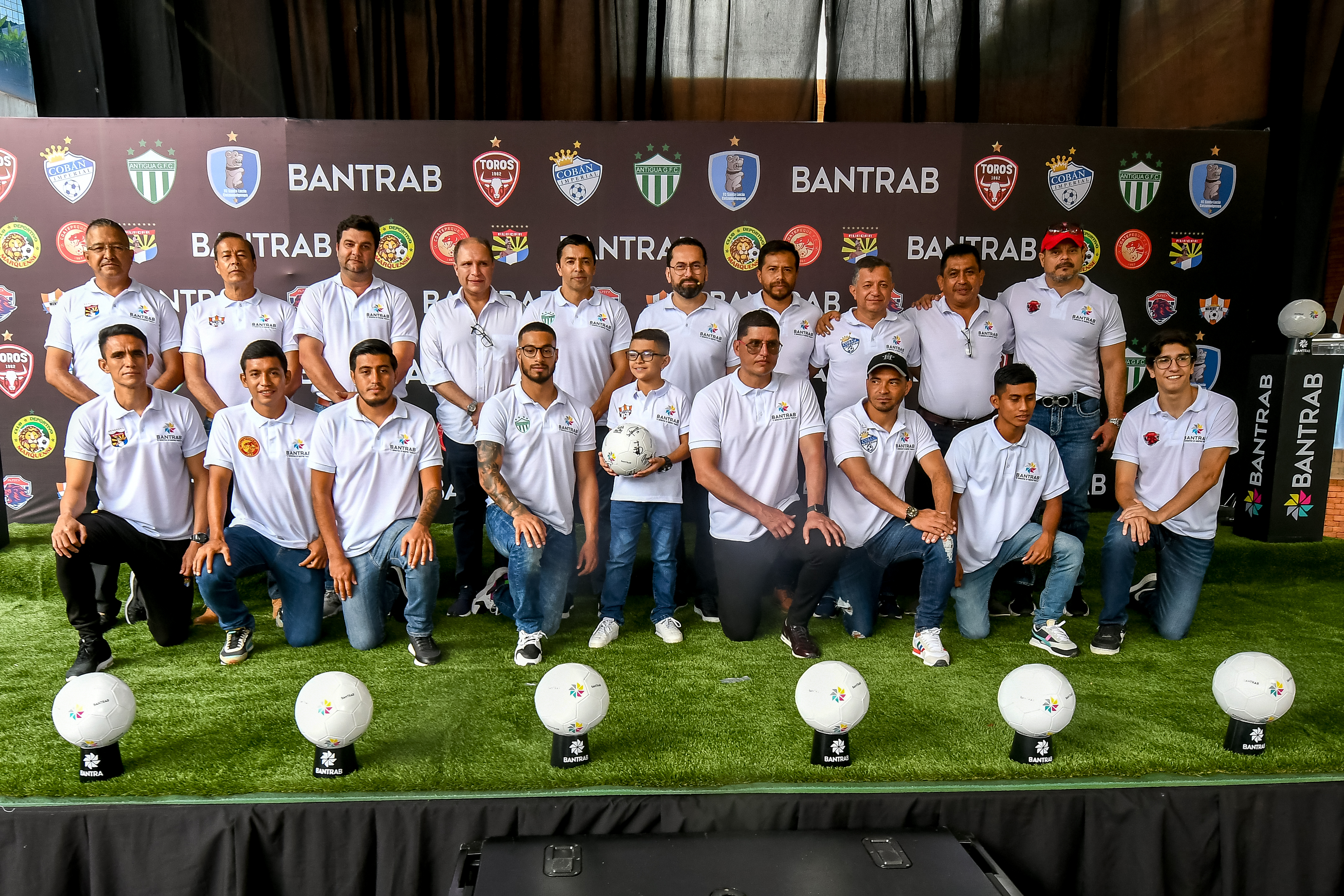 Los nueve clubes de futbol tendrán el patrocinio de Bantrab durante la temporada 2022-2023 en sus diferentes categorías. Foto Prensa Libre: Sergio Muñoz