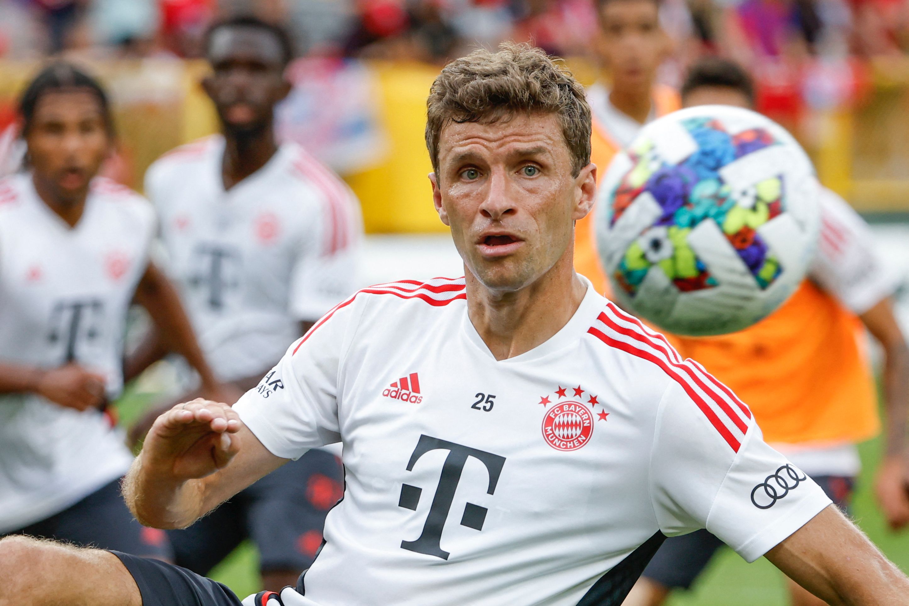 Thomas Müller será una baja sensible para los bávaros en el duelo del martes. (Foto Prensa Libre: AFP)