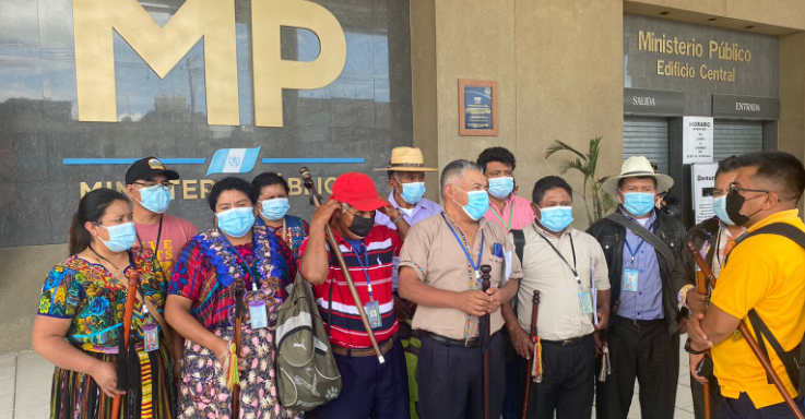 Autoridades indígenas del Valle del Palajunoj denuncian a la comuna de Xela en el MP por supuestos abusos. (Foto Prensa Libre: Cortesía La Red)