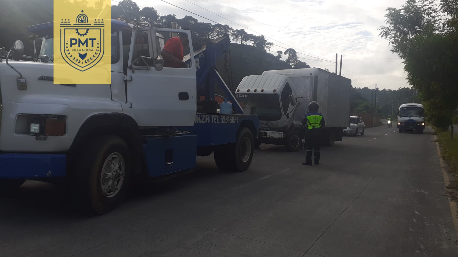 Un camión fue consignado por la PMT de Villa Nueva luego de un enfrentamiento entre los ocupantes del transporte y agentes de Tránsito. (Foto Prensa Libre: PMT Villa Nueva)