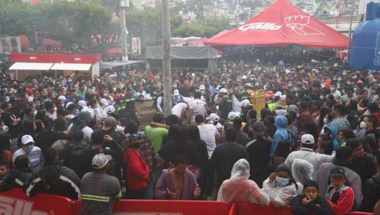 Más de 175 mil personas acudieron a la Feria del Chicharrón de Mixco, según datos de la municipalidad. (Foto Prensa Libre: Roberto López)
