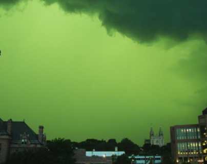 En imágenes: Usuarios reportaron zonas de EE. UU. con un cielo “verde fluorescente” y esto explican los expertos