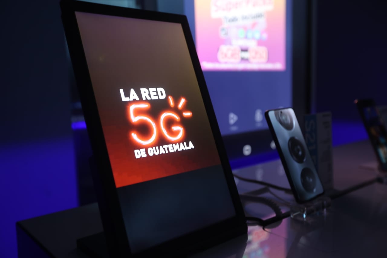 La firma Claro informó acerca de la cobertura que ofrece  con la tecnología nueva. (Foto, Prensa Libre: Érick Ávila).