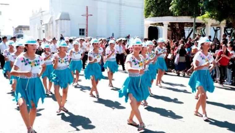 La feria y los desfiles en Cobán han sido de los festejos más sobresalientes del país. (Foto: Hemeroteca PL)