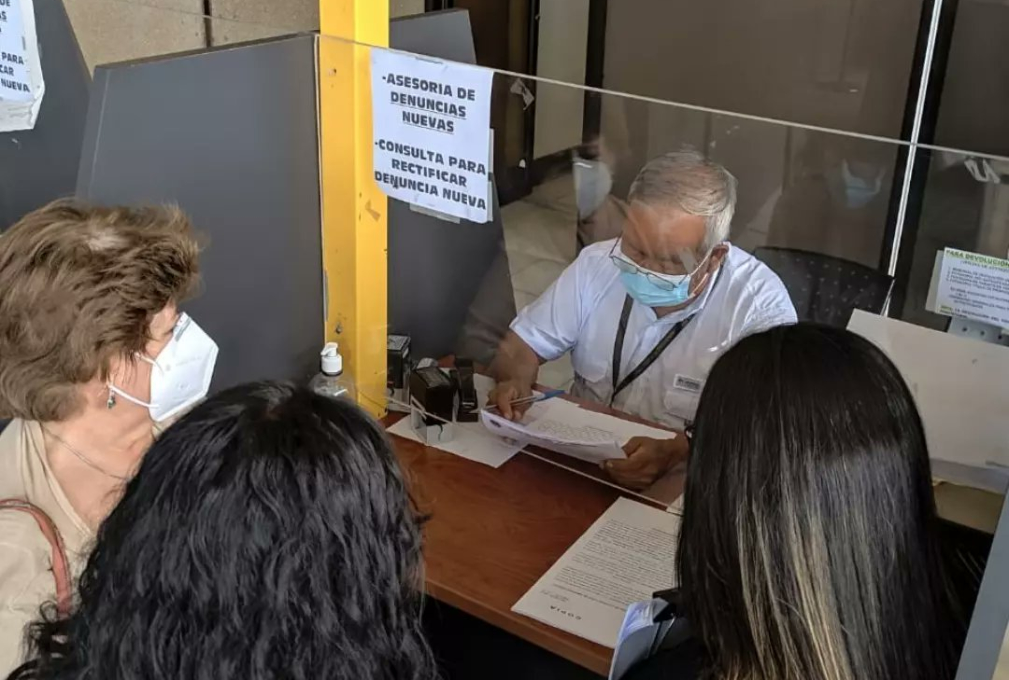 La Asociación de Estudiantes Universitario (AEU) de la Universidad de San Carlos (Usac) interpusieron una denuncia en el Ministerio Público (MP) este sábado 3 de julio. Foto AEU Oliverio Castañeda de León. 