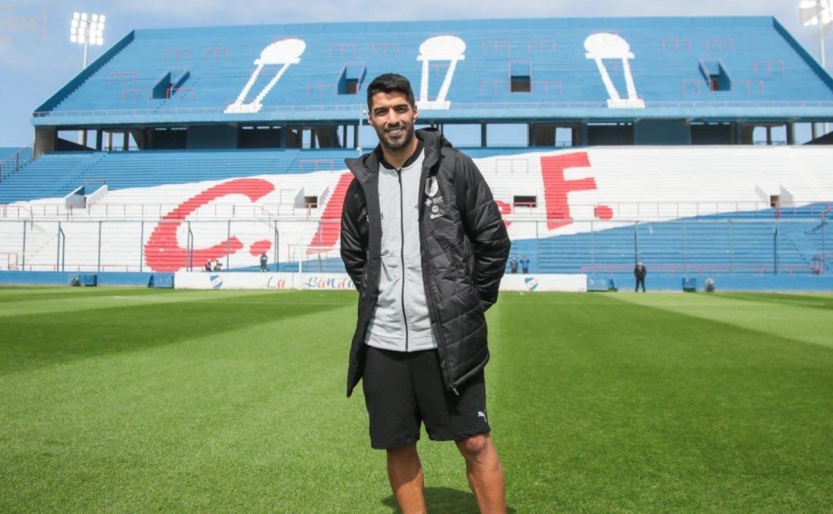 Suárez está muy pronto de volver al equipo que catapultó su carrera a Europa. (Foto Prensa Libre: Asociación Uruguaya de Futbol)