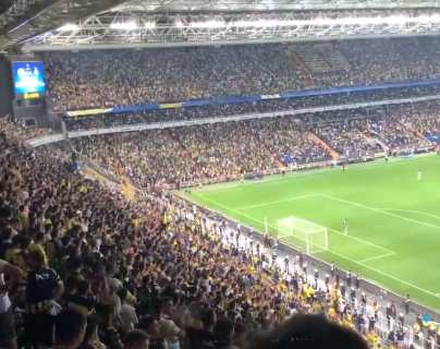 VIDEO | Cántico polémico y protesta: los gritos de “Putin” en el Fenerbahçe-Dinamo