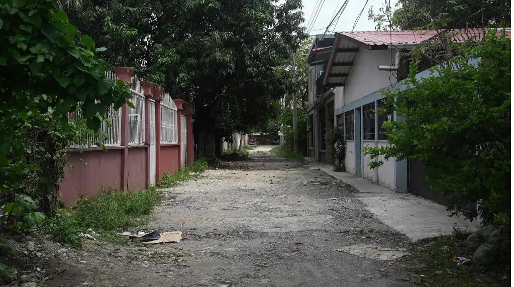 “Hay disparos en cualquier rato”: Cómo es la “La Frontera”, la calle polvorienta de Honduras que divide a la Pandilla 18 y la MS-13