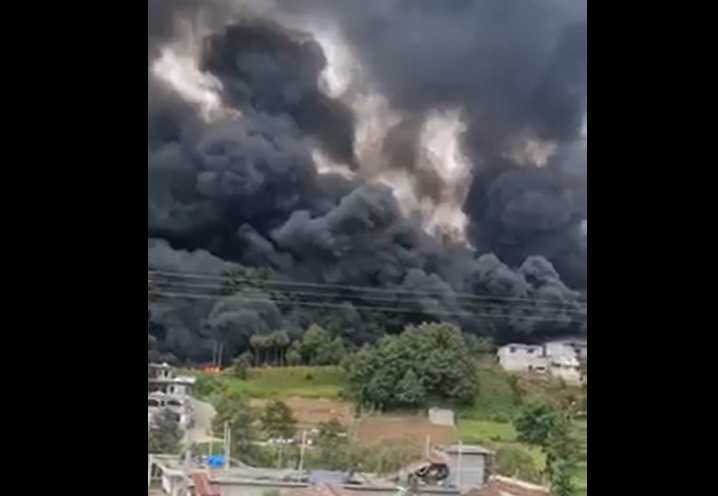 Videos: Cisterna que transportaba combustible se incendia y fuego se extiende a comercios en Sololá; se reportan fallecidos