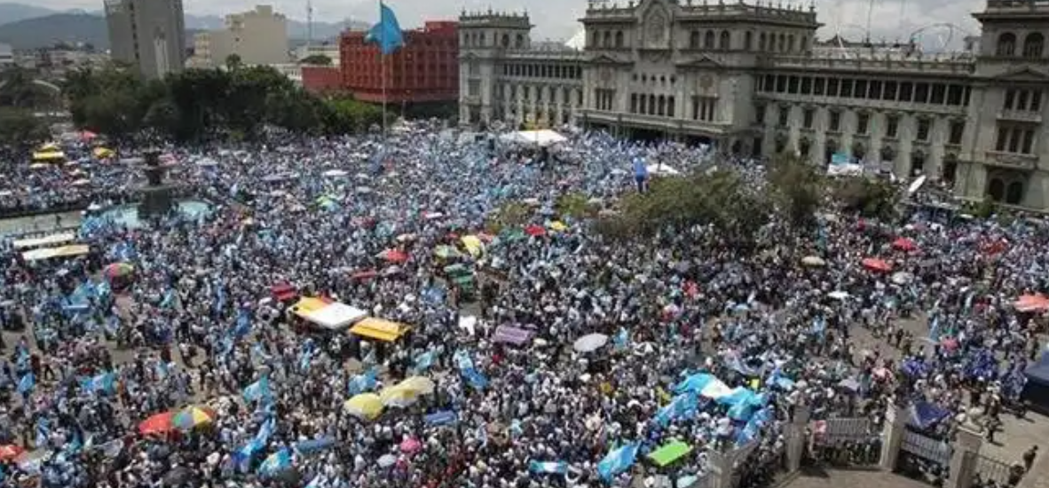 Protestas del 2015 rechazaron la corrupción y la impnidad. (Foto Prensa Libre: Hemeroteca PL)