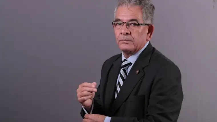 z Gálvez afirma que las amenazas de procesarlo y pedir que le retiren la inmunidad atentan contra la independencia judicial. (Foto: Prensa Libre. Hemeroteca)