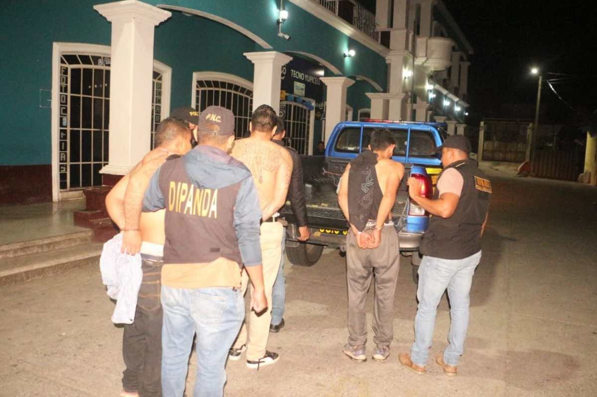 Detienen en Jutiapa a dos coyotes que transportaban a cinco pandilleros de El Salvador que huían de la justicia de su país
