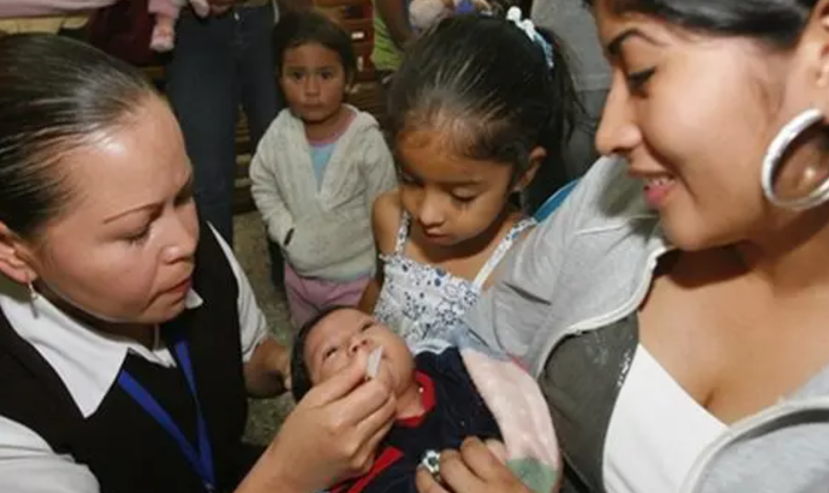 Alerta por poliovirus: Guatemala muestra rezago en vacunación contra la polio y Salud se refiere a caso detectado en otro país