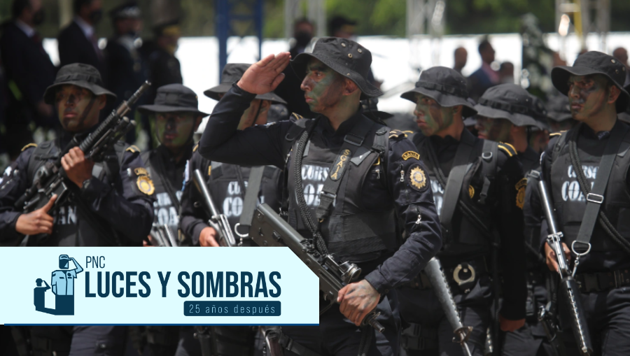 Desde su creación, la PNC se ha mantenido en constante depuración. Efectivos policiales durante la celebración de los 25 años de la institución. (Foto Prensa Libre: Carlos Hernández)
