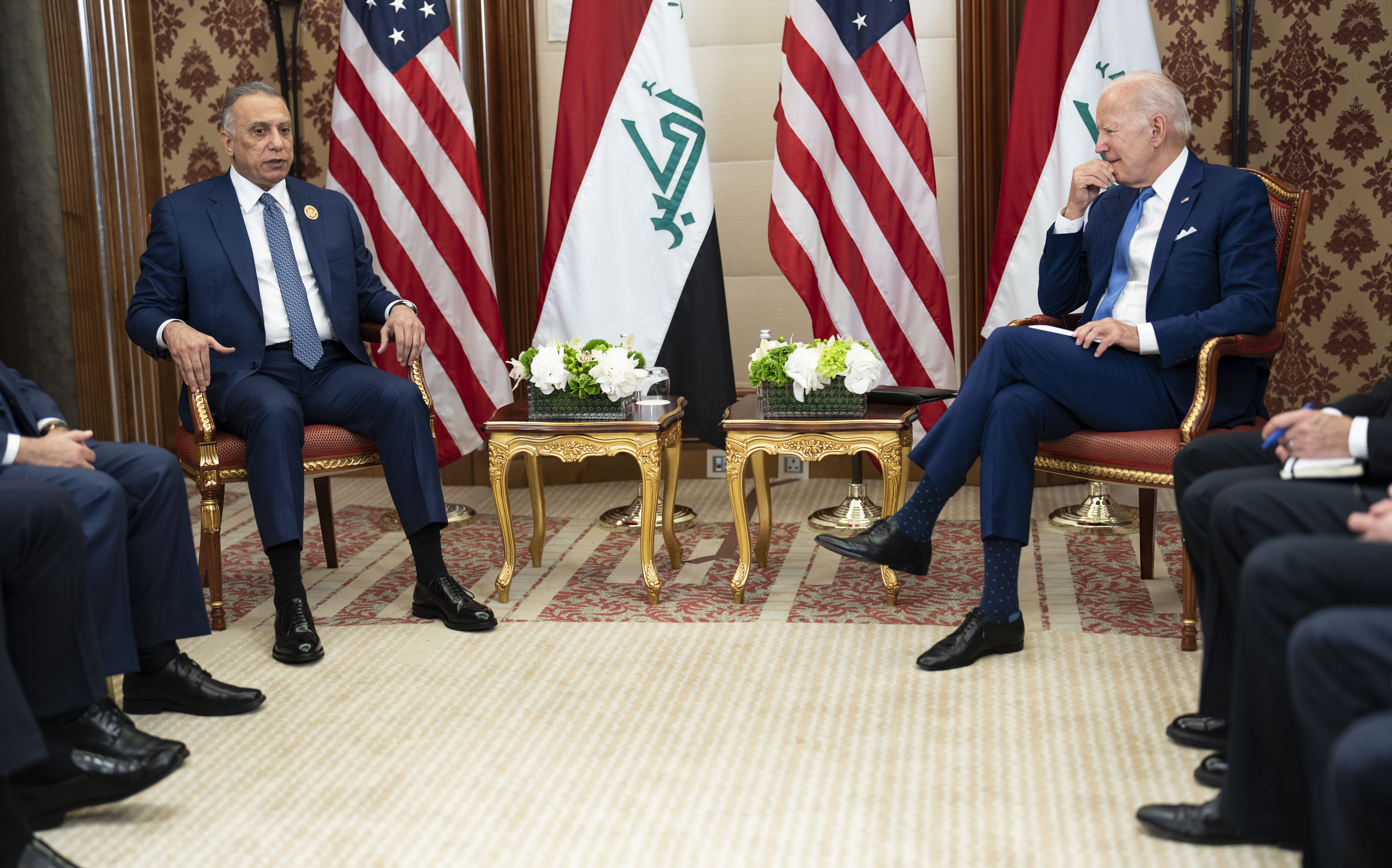 El presidente Biden se reúne con el primer ministro iraquí, Mustafa Al-Kadhimi, en Jeddah, Arabia Saudí, el sábado 16 de julio de 2022. 
 (Foto Prensa Libre: Doug Mills/The New York Times)