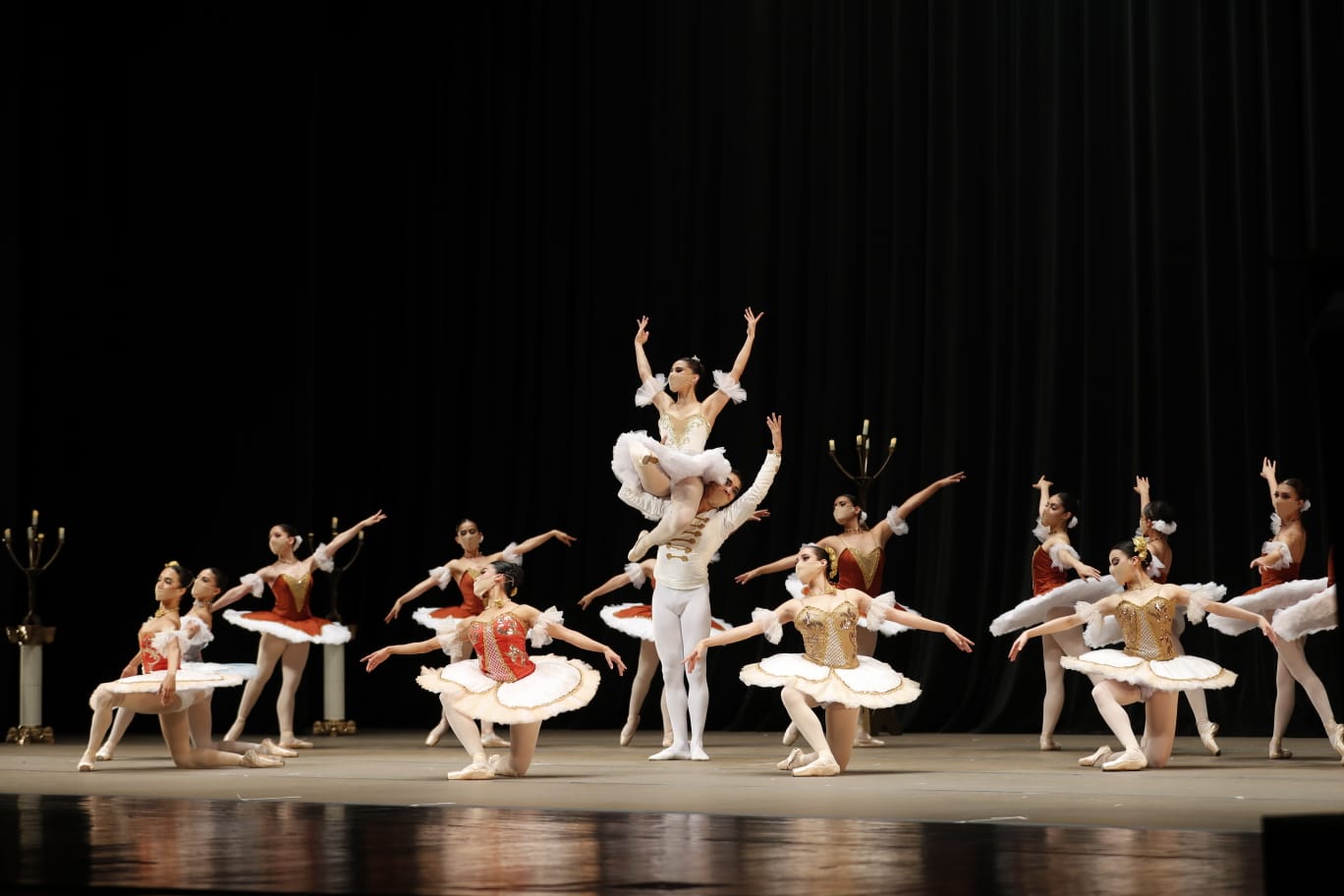 Cerca de 40 bailarines del Ballet Nacional de Guatemala celebraron el sábado 16 de julio el 74 años de esta institución al presentarse frente al público guatemalteco en el Centro Cultural Miguel Ángel Asturias.   (Foto Prensa Libre: Álvaro González)