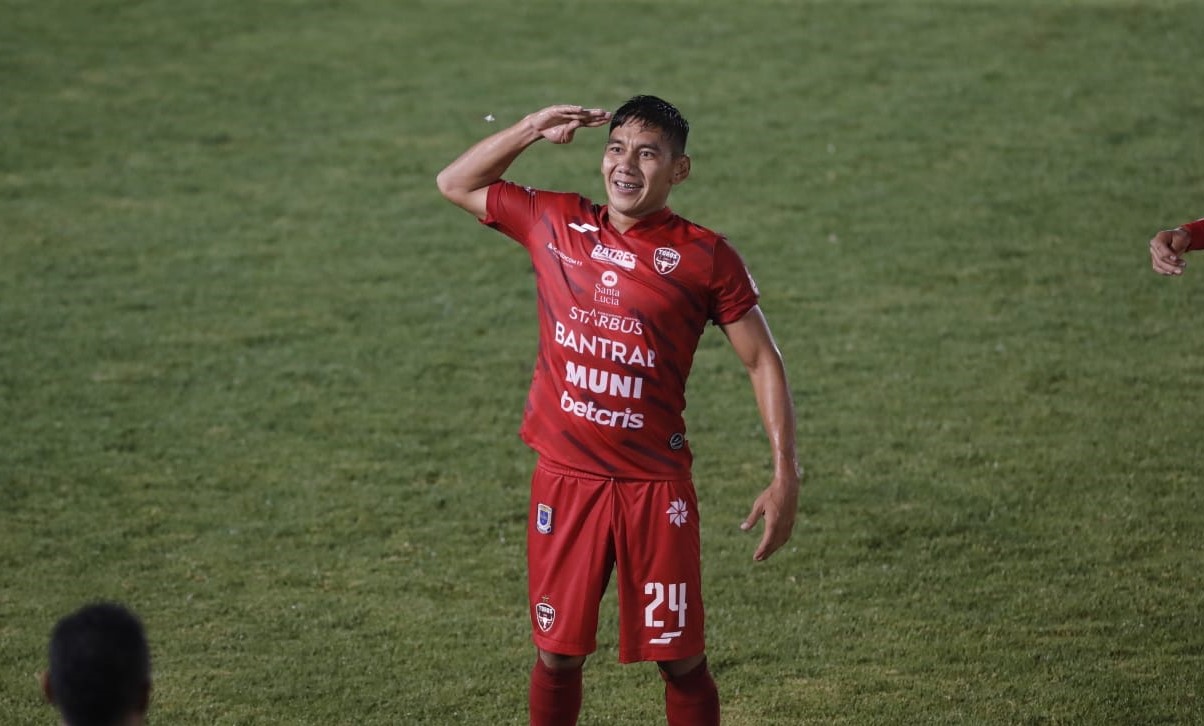 Kevyn Aguilar celebra el gol del empate de Malacateco contra San Miguelito, en el debut de la Liga Concacaf. (Foto Prensa Libre: Esbin García).