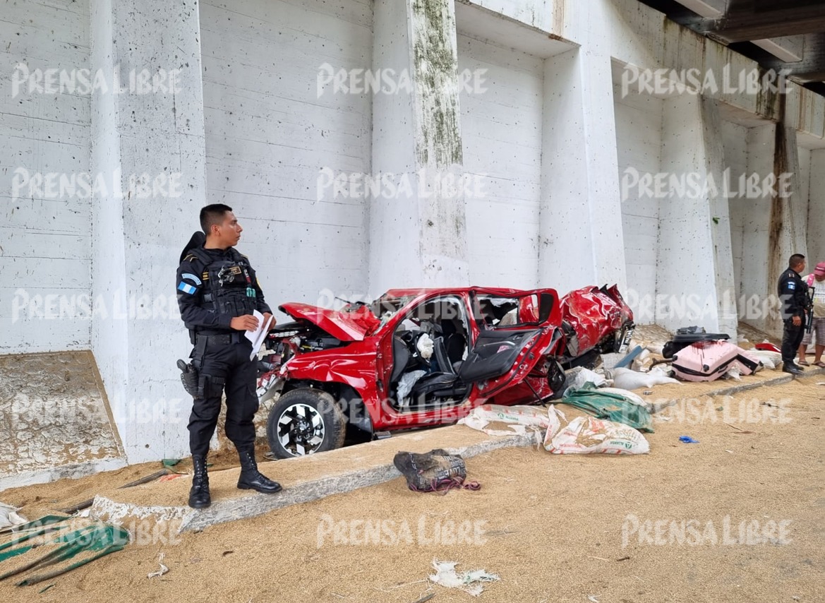 Un tráiler se queda sin frenos en la autopista Palín-Escuintla y provoca un múltiple y aparatoso accidente vial