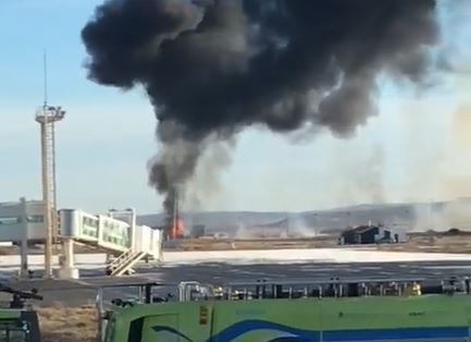 En video: Mueren cuatro personas al estrellarse un avión sanitario en el aeropuerto de Río Grande