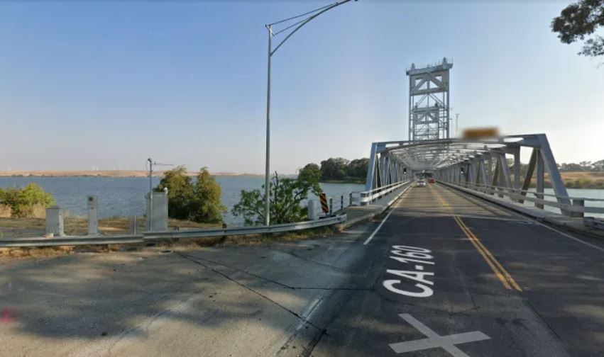 Vista del lugar en el que se habrían ahogado tres guatemaltecos al rescatar a un niño en el río San Joaquín, Sacramento, California, Estados Unidos. (Foto Prensa Libre: Google Maps)
