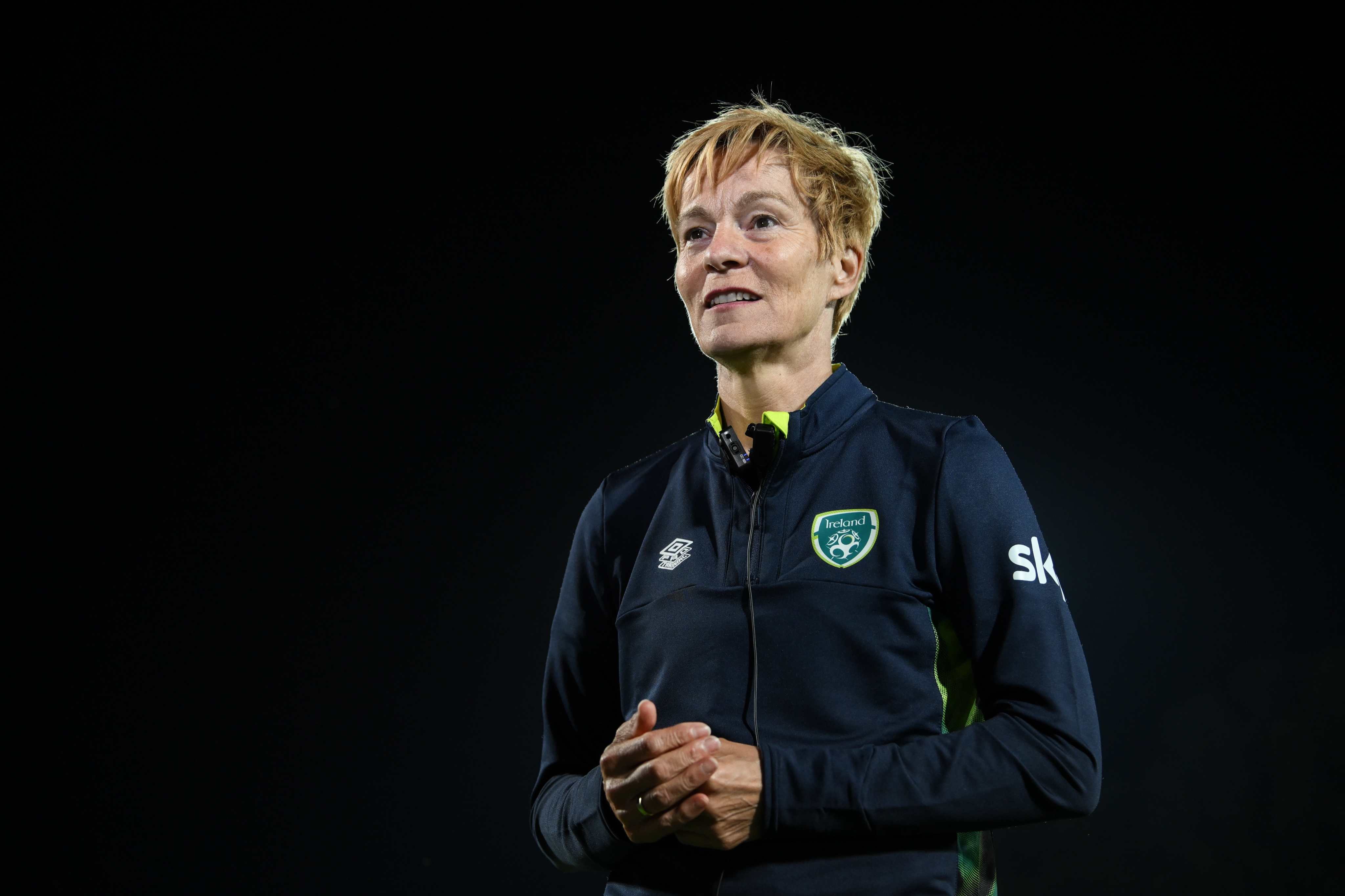 La ahora entrenadora denunció lo que sufrió cuando era jugadora. Foto Prensa Libre  (@FAIreland)
