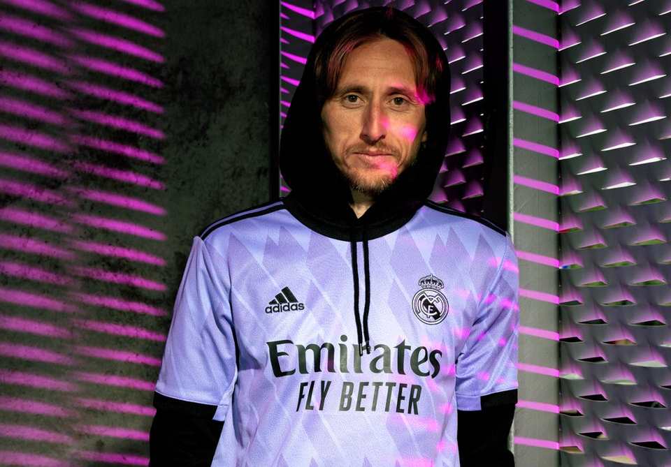 El Real Madrid presentó su nueva camisola. Foto Prensa Libre (@realmadrid)