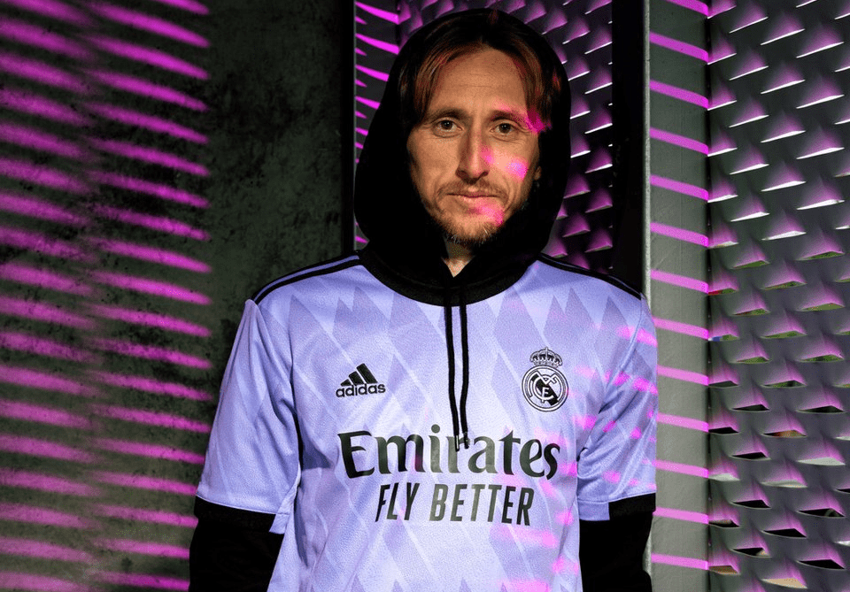 El Real Madrid presentó su nueva camisola. Foto Prensa Libre (@realmadrid)
