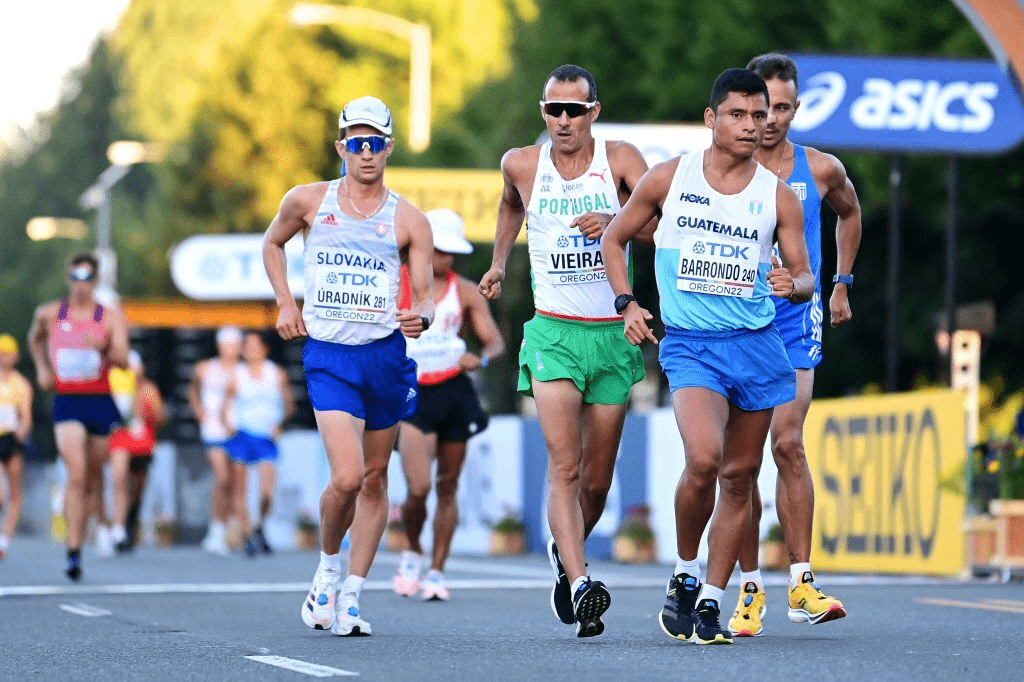Erick Barrondo en los 35 kilómetros del Mundial de Oregón 2022. Foto Prensa Libre (Getty Images)