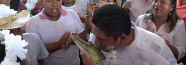 Esta es la razón por la que un alcalde de México se casa con una lagarta y hasta la viste de novia