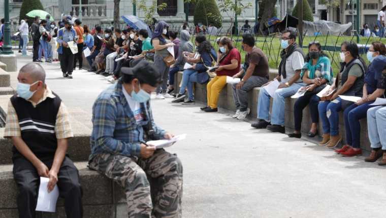 El uso de mascarilla en Guatemala será obligatorio nuevamente, en espacios abiertos y cerrados. (Foto Prensa Libre: Esbin García)
