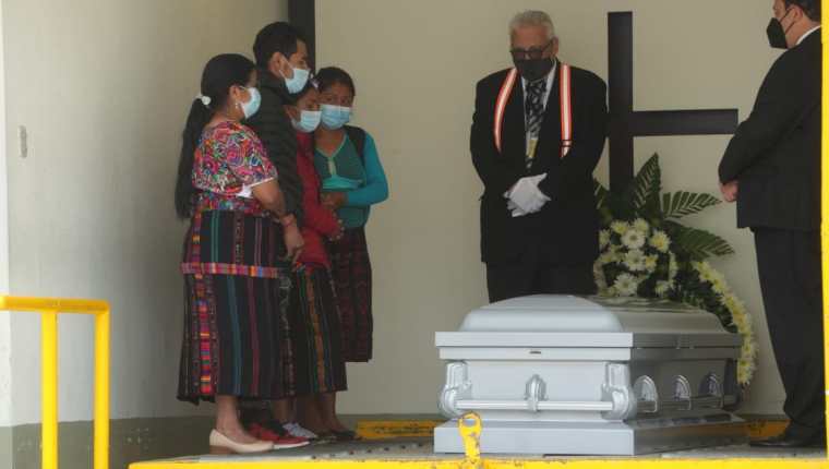 El cadáver de Pascual Melvin Guachiac Sipac, de 13 años, fue una de las víctimas de la tragedia en donde 22 guatemaltecos murieron dentro de un tráiler en San Antonio, Texas. (Foto Prensa Libre: María José Bonilla)