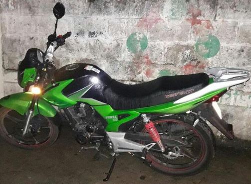 En 2018, la PNC ya lo había capturado por ir conduciendo una motocicleta con reporte de robo en Quetzaltenango.  Foto Prensa Libre: PNC