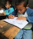 Los niños guatemaltecos estudian hasta sexto primaria, luego muchos deben trabajar para ayudar económicamente en el hogar, dentro de las opciones, la migración ha tomado un lugar preponderante. (Foto Prensa Libre: Hemeroteca PL)