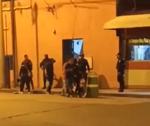 Video: Así fue la pelea entre un par de mujeres en aparente estado de ebriedad en la zona 1 