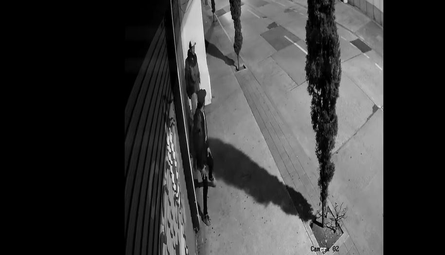 Los sujetos aprovecharon la soledad de las calles para cometer su crimen.  (Foto Prensa Libre: Pepe Barbero / Facebook)