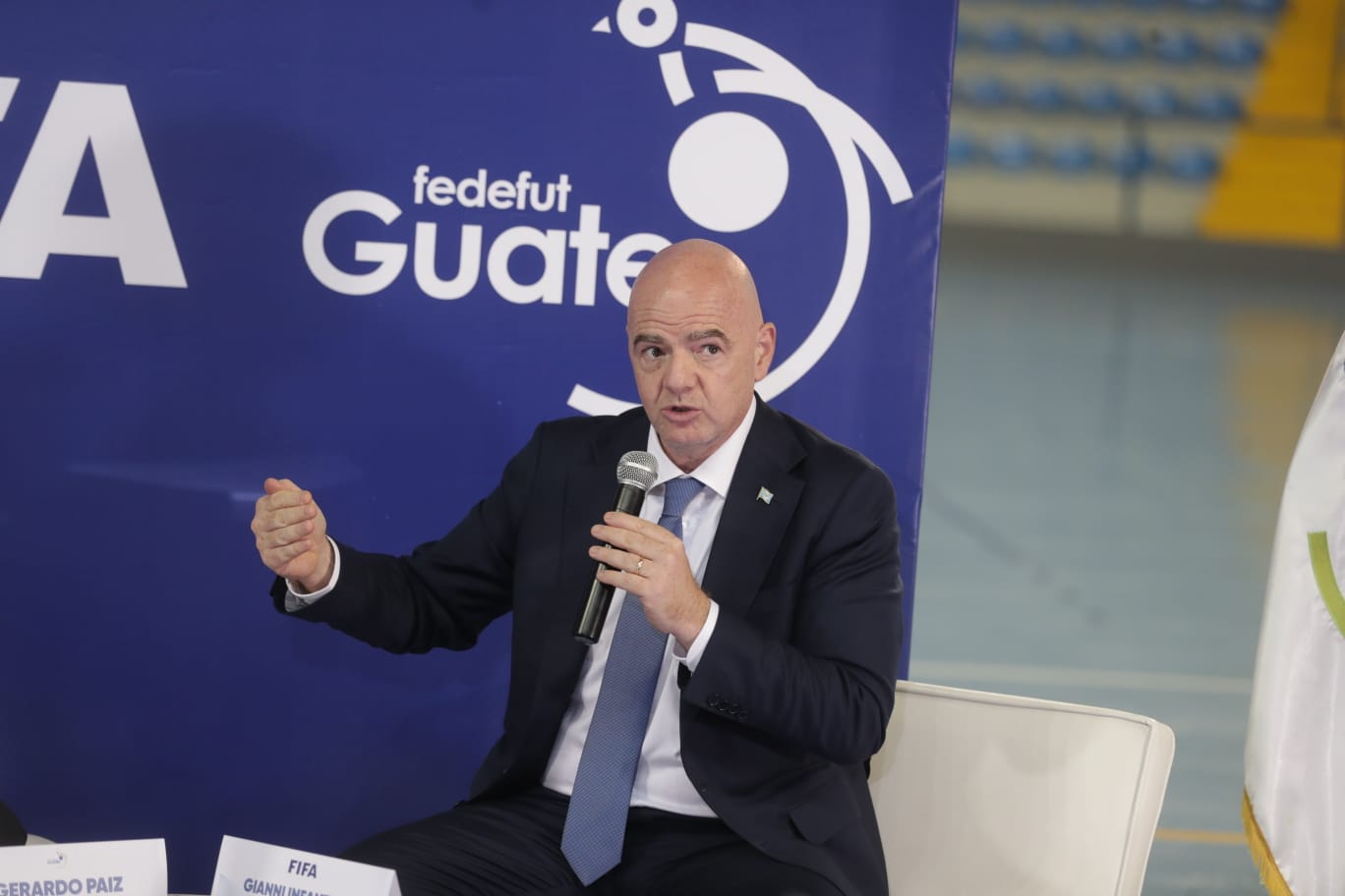 El presidente de la FIFA visitó Guatemala y busca que el futbol nacional pueda tener un nuevo estadio. (Foto Prensa Libre: Douglas Suruy)