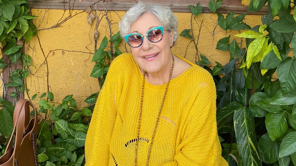 Inês Chaim, de 71 años, está bajo tratamiento contra un agresivo cáncer de pulmón.